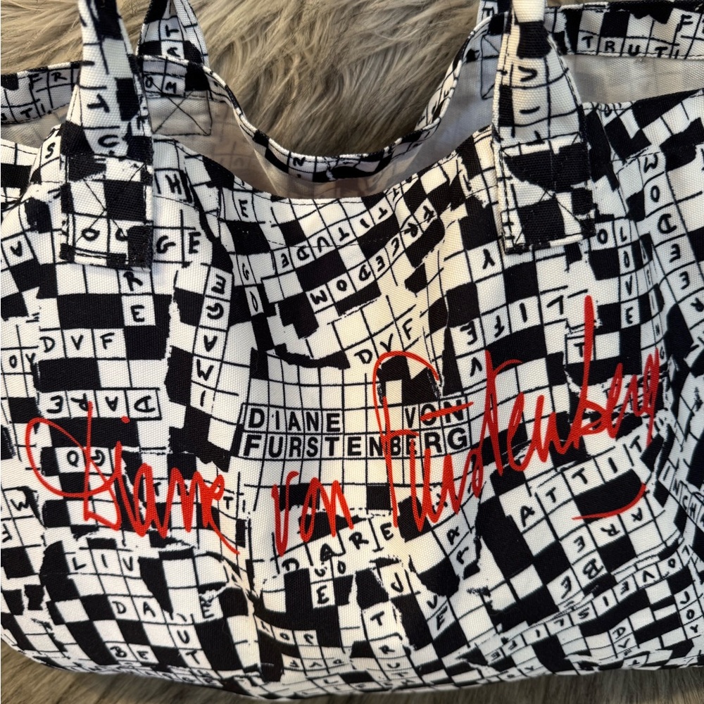 PRICE FIRM Diane Von Furstenberg Crossword Print Tote - Picture 9 of 9